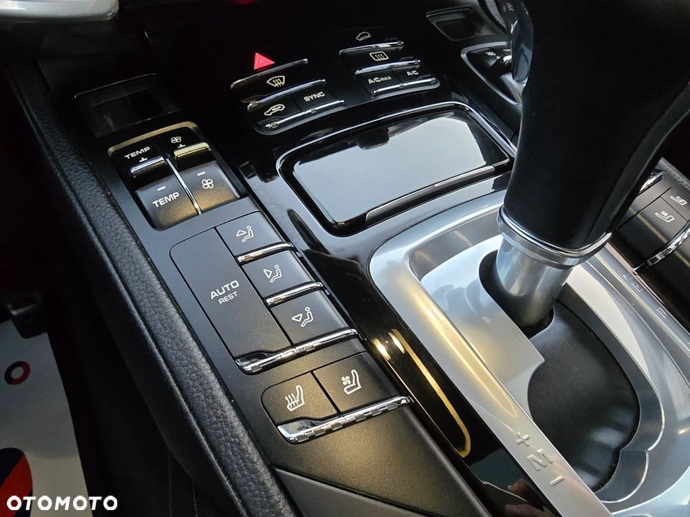 Porsche Cayenne - 20