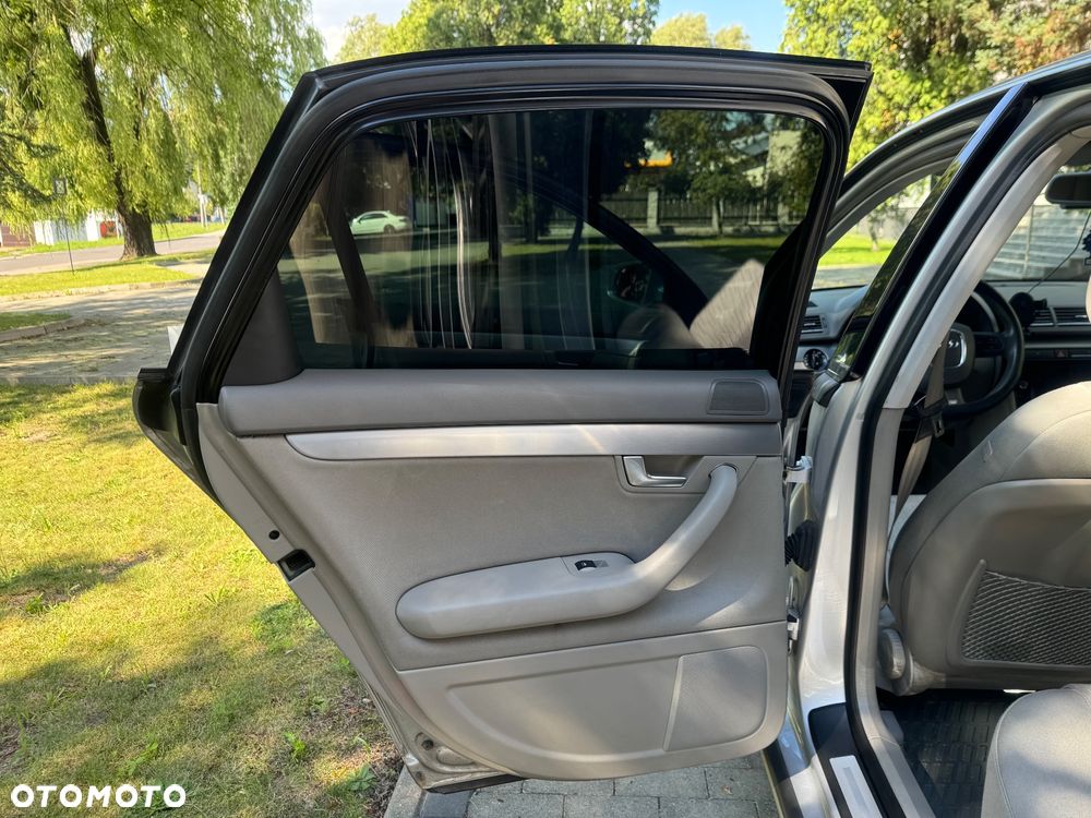 Audi A4 Limousine - 11