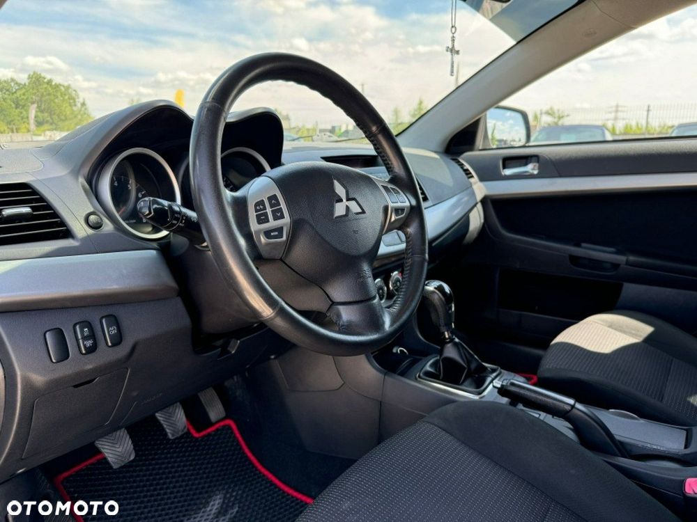 Mitsubishi Lancer - 10