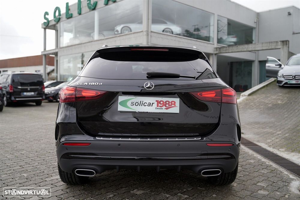 Mercedes-Benz GLA 180 d AMG Line - 3