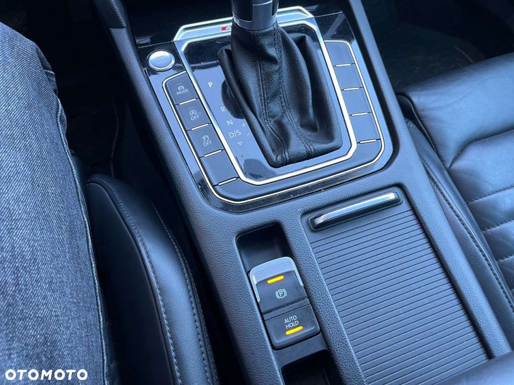 Volkswagen Passat - 24