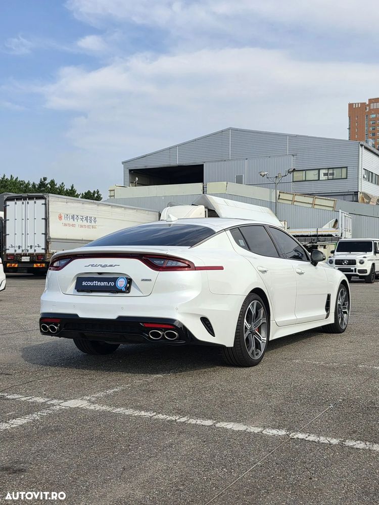Kia Stinger - 7