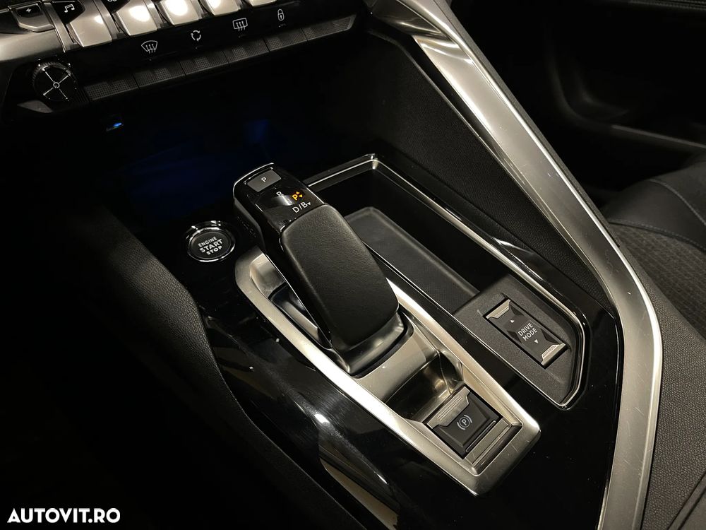 Peugeot 3008 225 e-EAT8 Allure Pack - 29