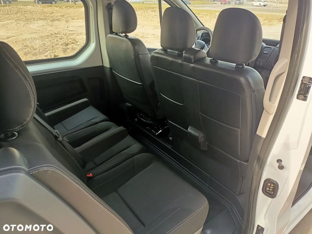 Renault TRAFIC 2.0 DCI LONG 6-OSOBOWO-CIĘŻAROWY - 36