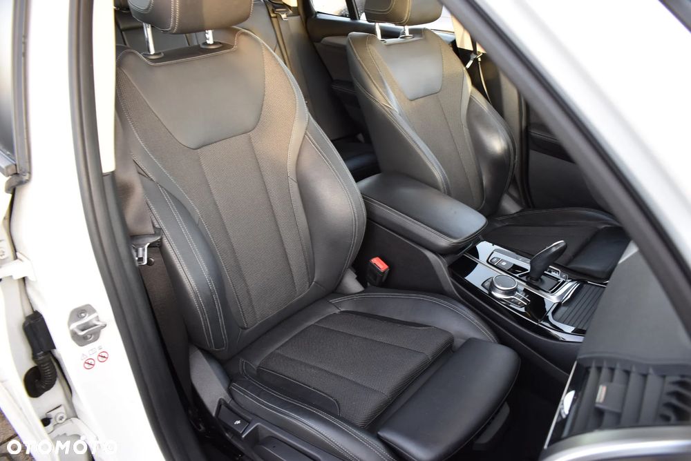 BMW X3 xDrive20i GPF Advantage - 19