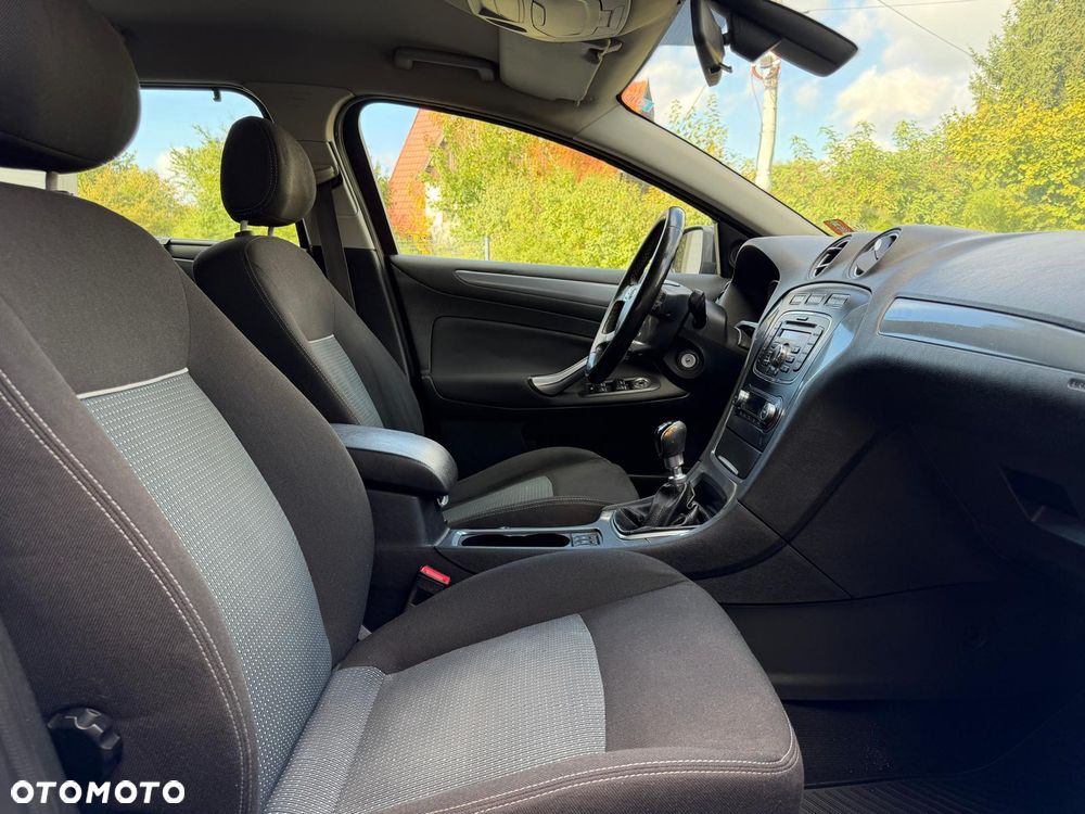 Ford Mondeo 1.6 TDCi Ambiente - 12