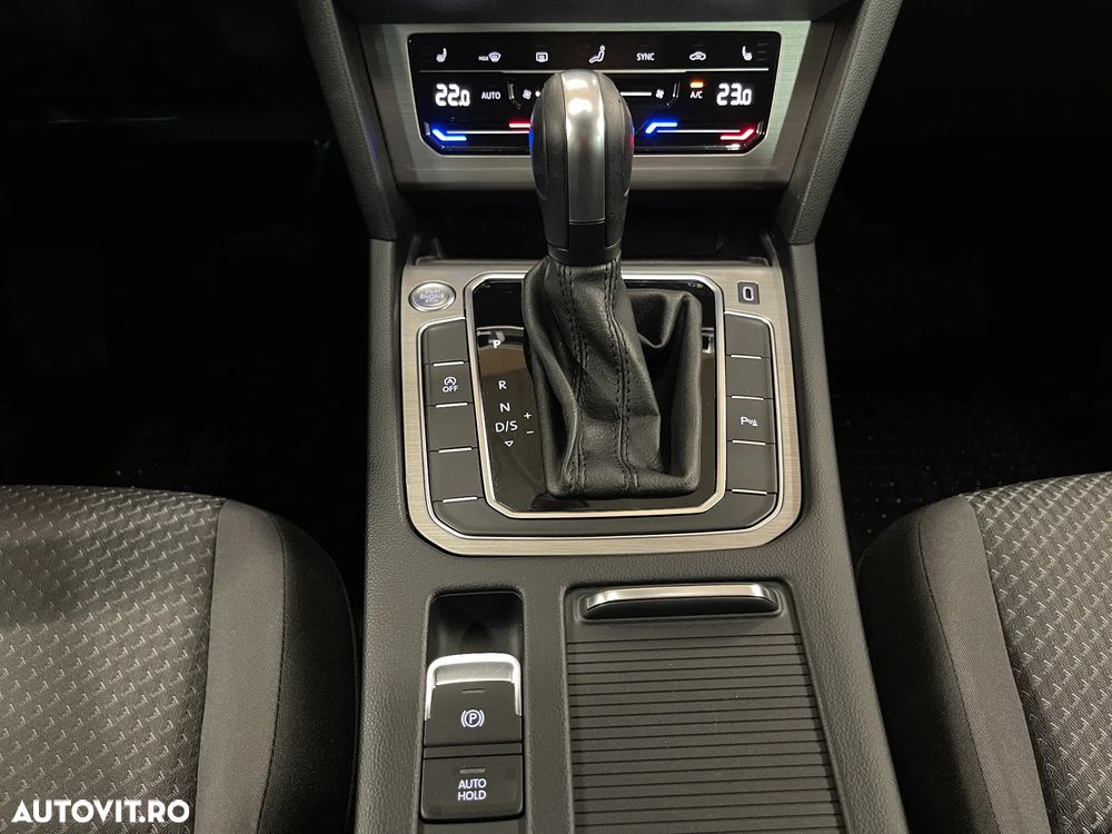 Volkswagen Passat 1.5 TSI ACT DSG Trendline - 18