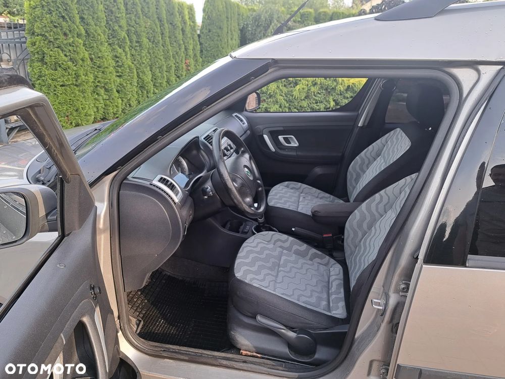 Skoda Roomster 1.4 16V Comfort - 10