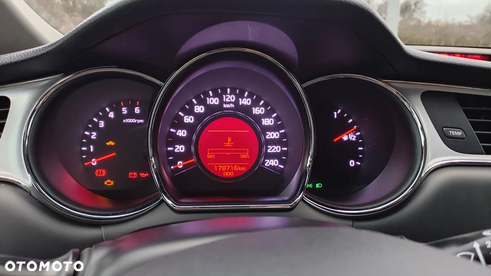 Kia Ceed 1.6 CRDi 136 ISG Vision - 12