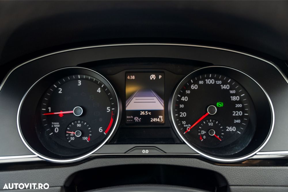 VOLKSWAGEN Passat 2023 — imagine 23