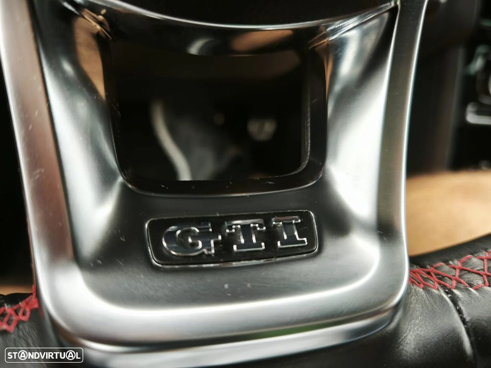 VW Polo 1.8 TSi GTi DSG - 32
