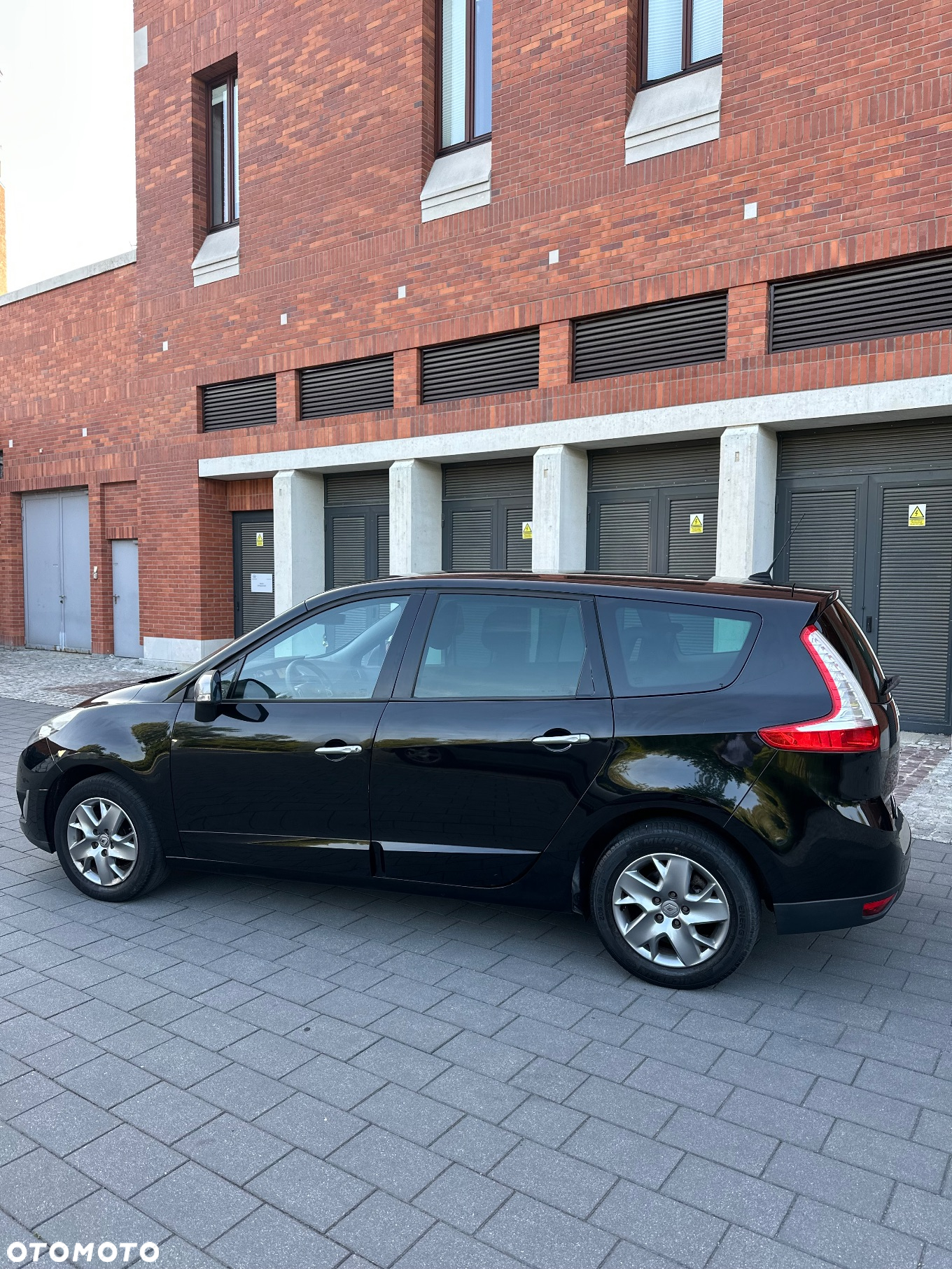 Renault Scenic 1.6 16V 110 TomTom Edition - 18