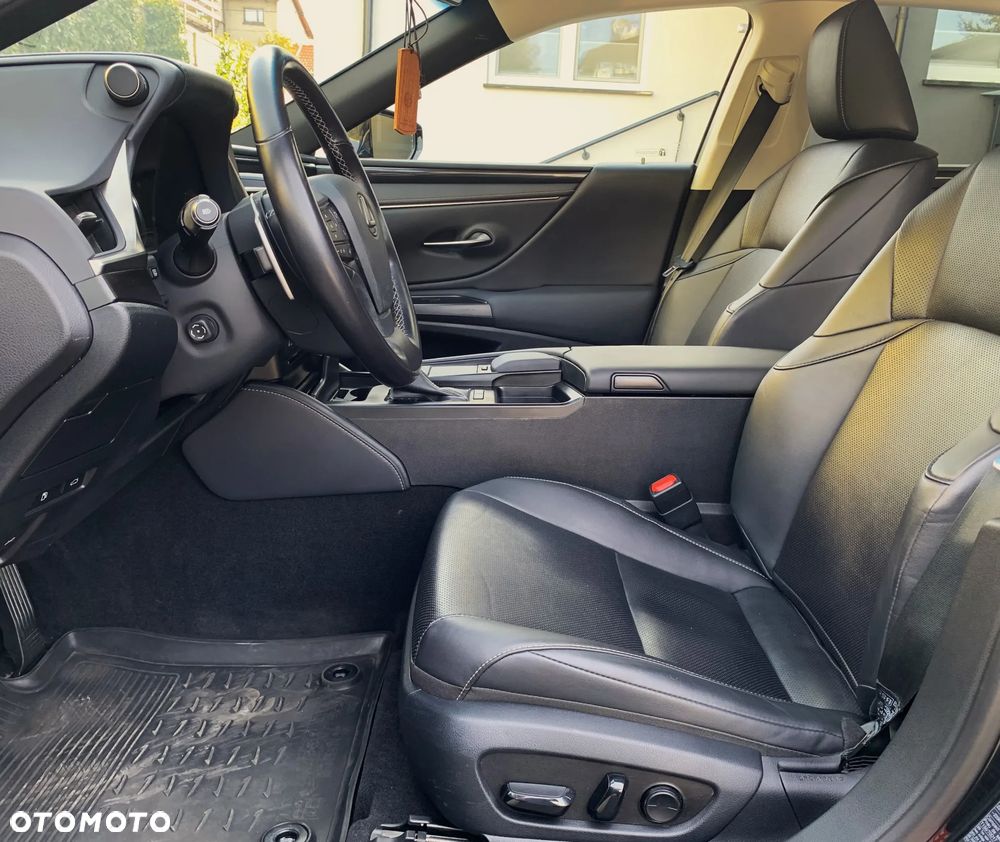 Lexus ES 300h Business Edition - 21