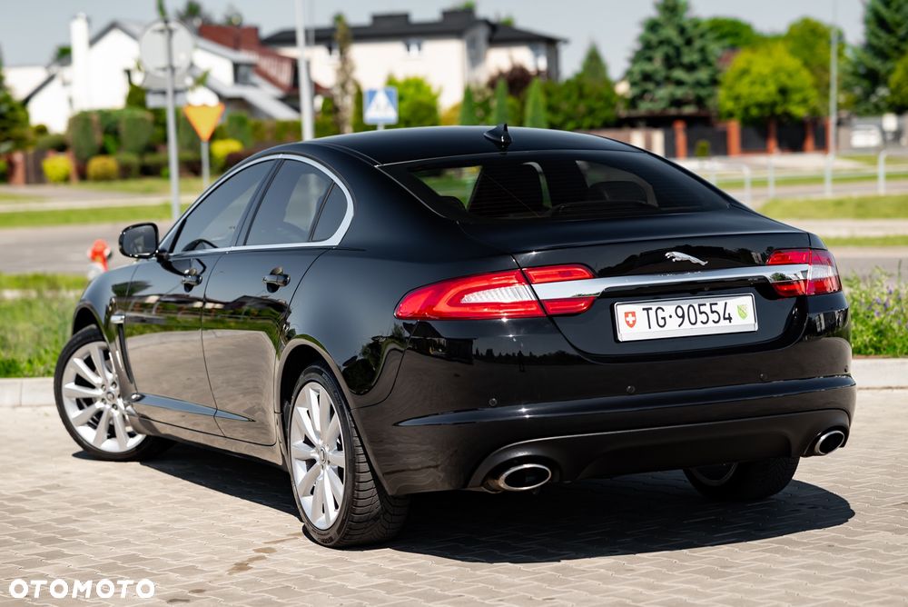 Jaguar XF 2.0 T Premium Luxury - 9