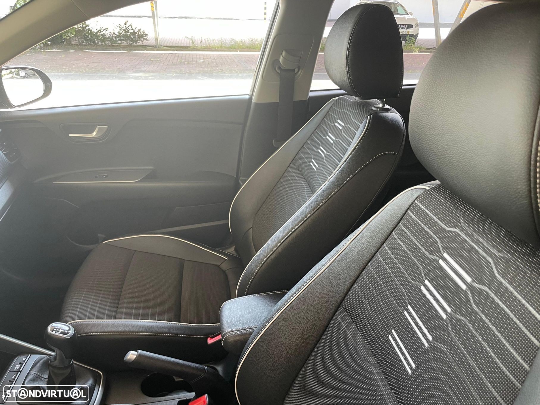 Kia Stonic 1.0 T-GDI GT Line - 8