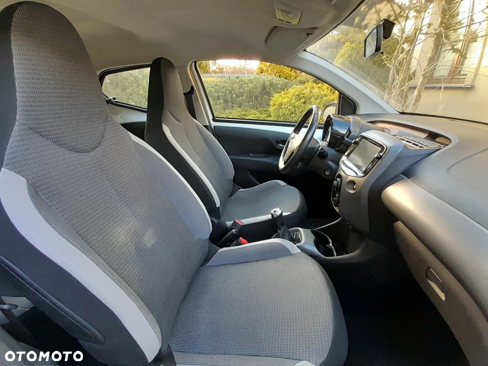 Toyota Aygo x-play - 25