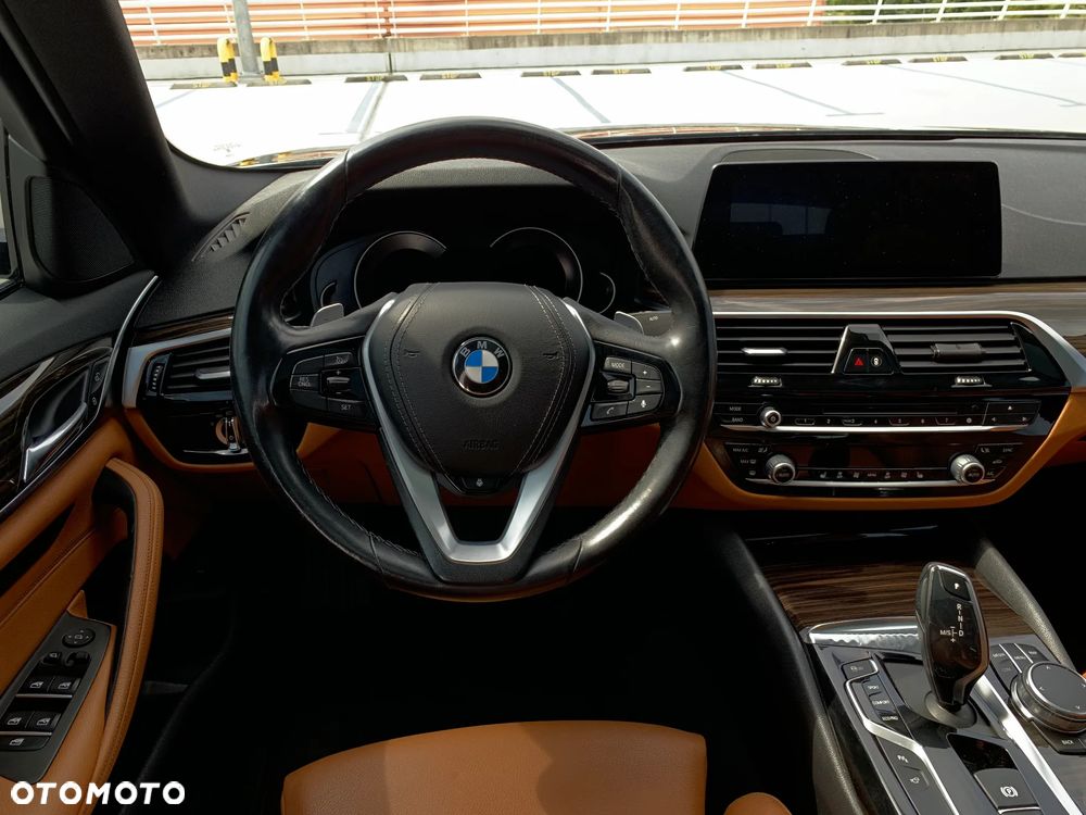 BMW Seria 5 530i xDrive Sport Line - 10
