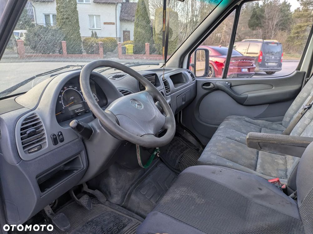 Mercedes-Benz Sprinter 906.211 - 8