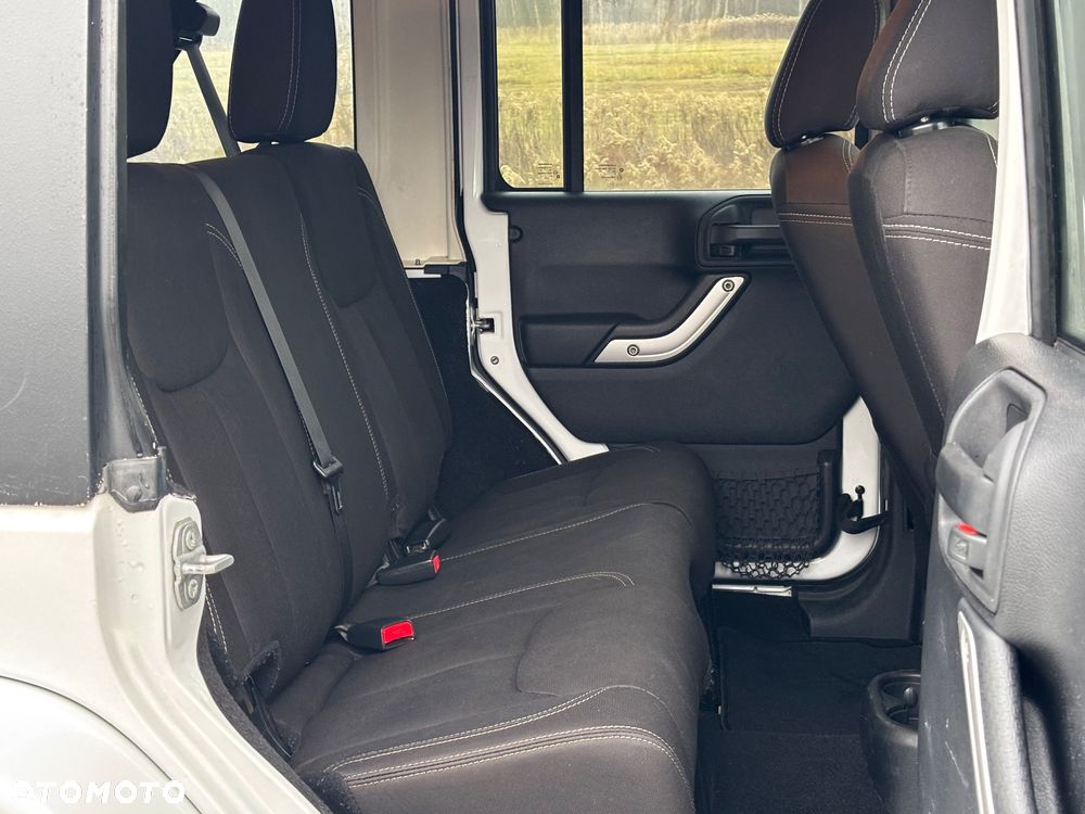 Jeep Wrangler 3.6 Unlim Sahara - 23