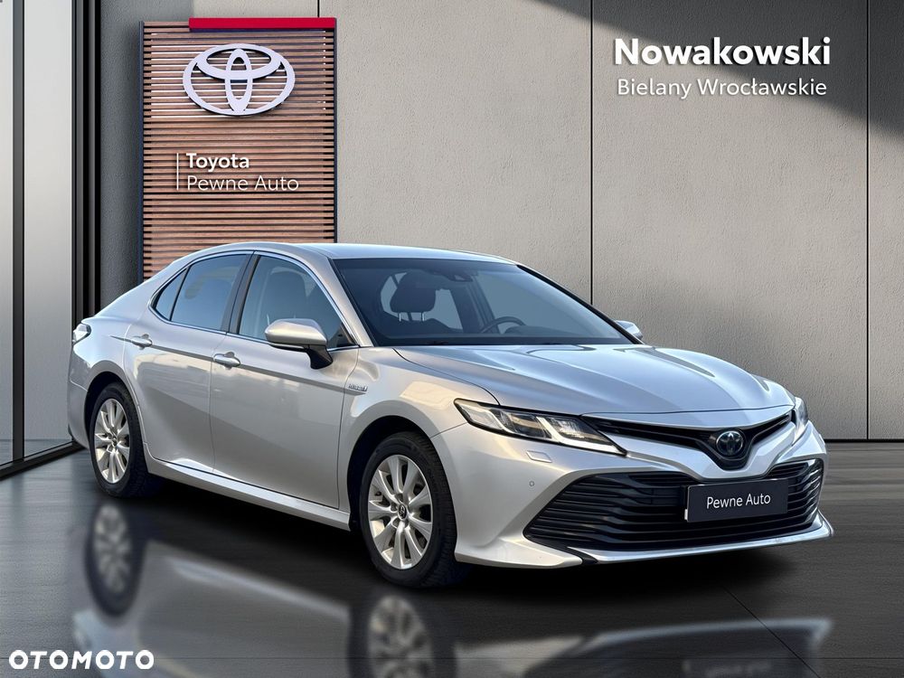 Toyota Camry 2.5 Hybrid Comfort CVT - 24