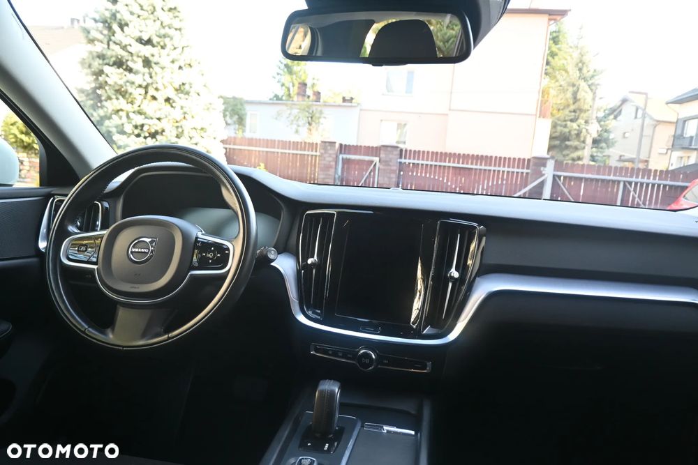 Volvo V60 B3 B Momentum - 26