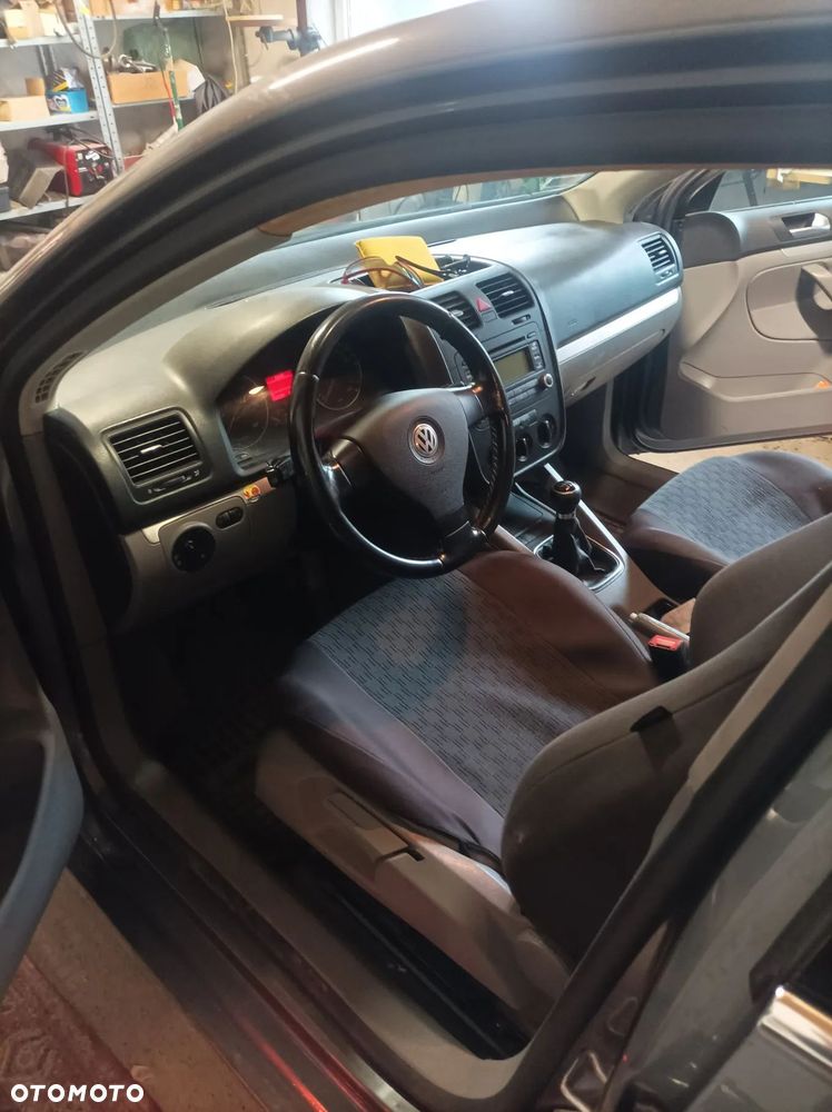 Volkswagen Jetta 2.0 TDI Sportline - 6