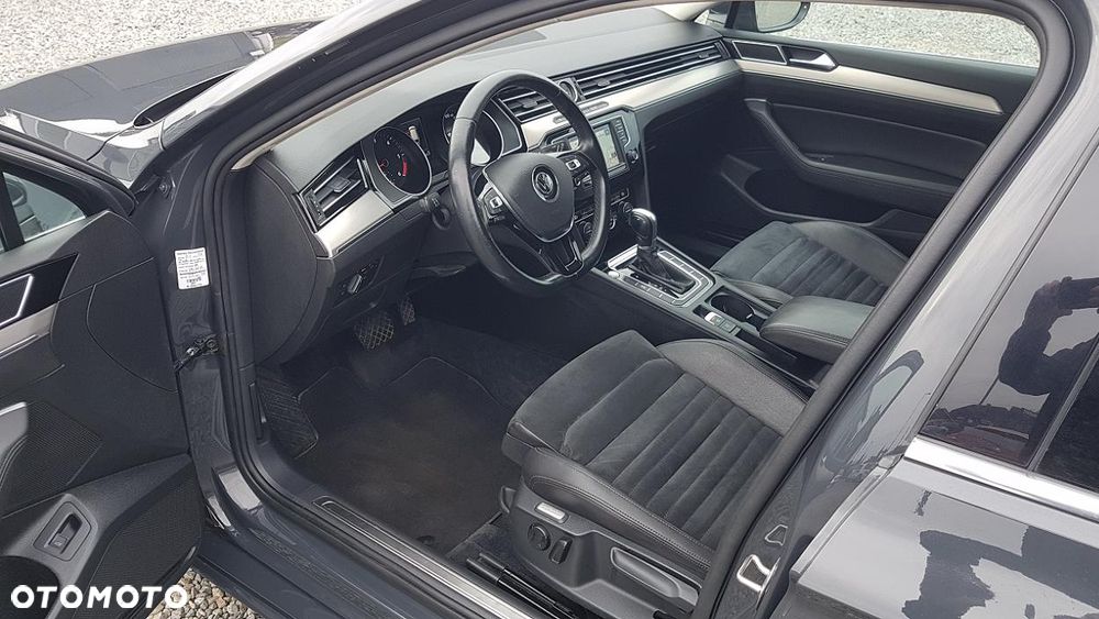 Volkswagen Passat Variant 2.0 TDI SCR DSG Highline - 20