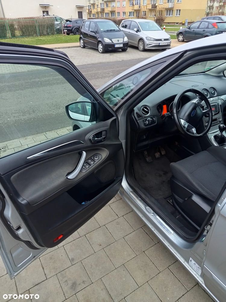 Ford S-Max - 13