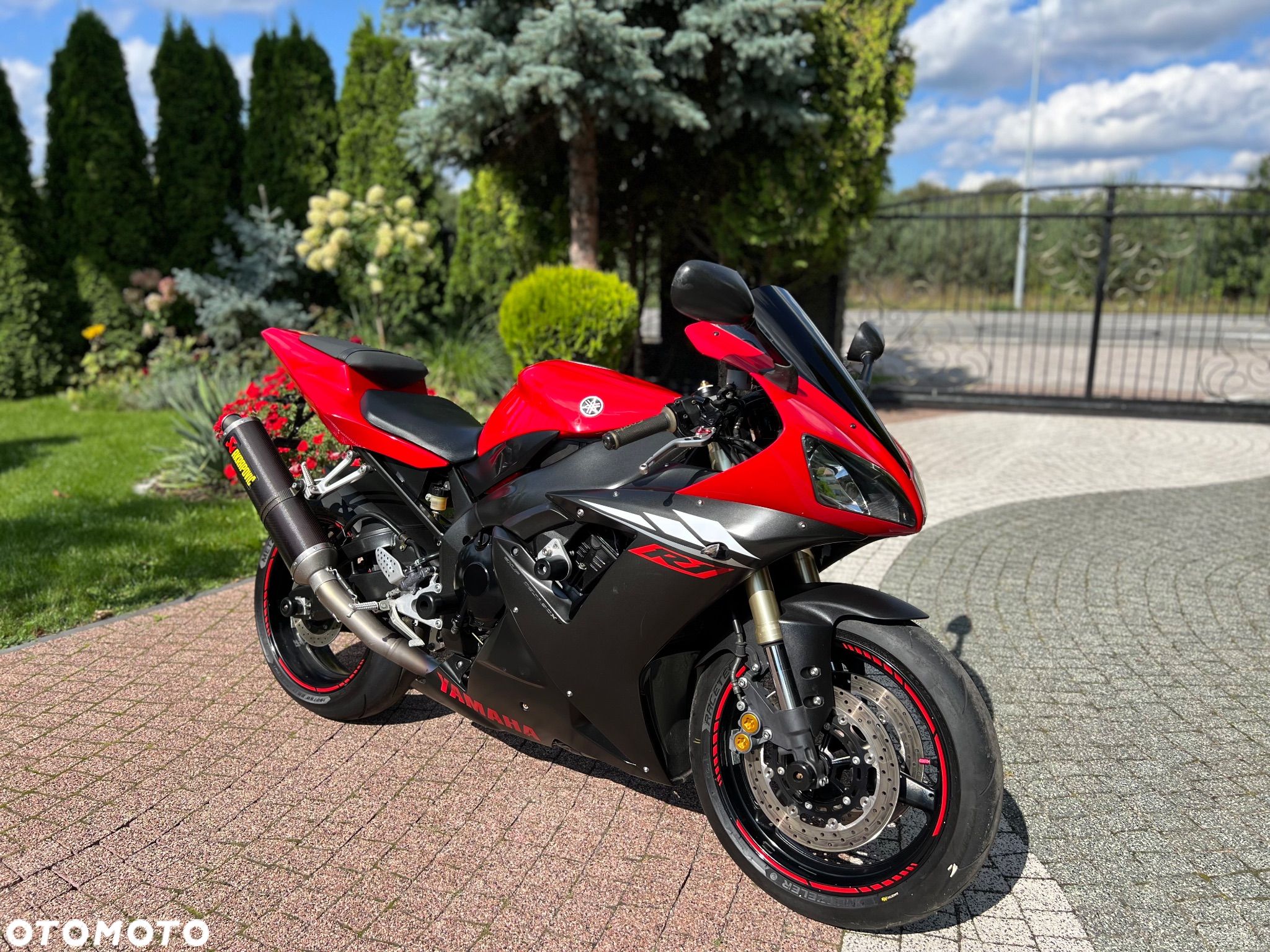 Yamaha R1 - 1