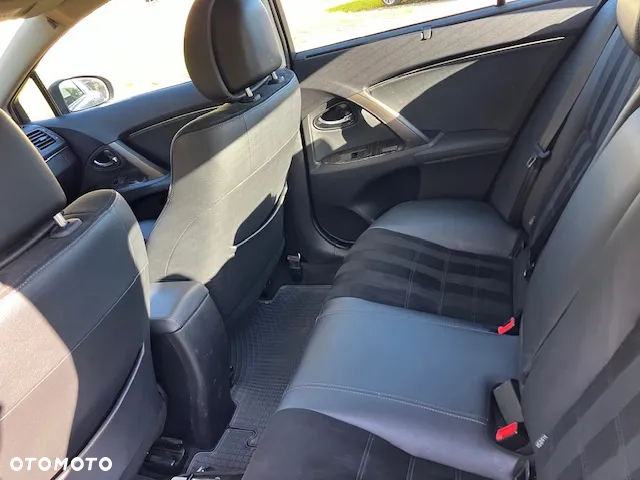 Toyota Avensis 2.0 Premium - 10