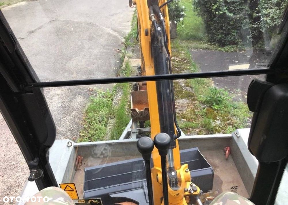 JCB 8018 - 2