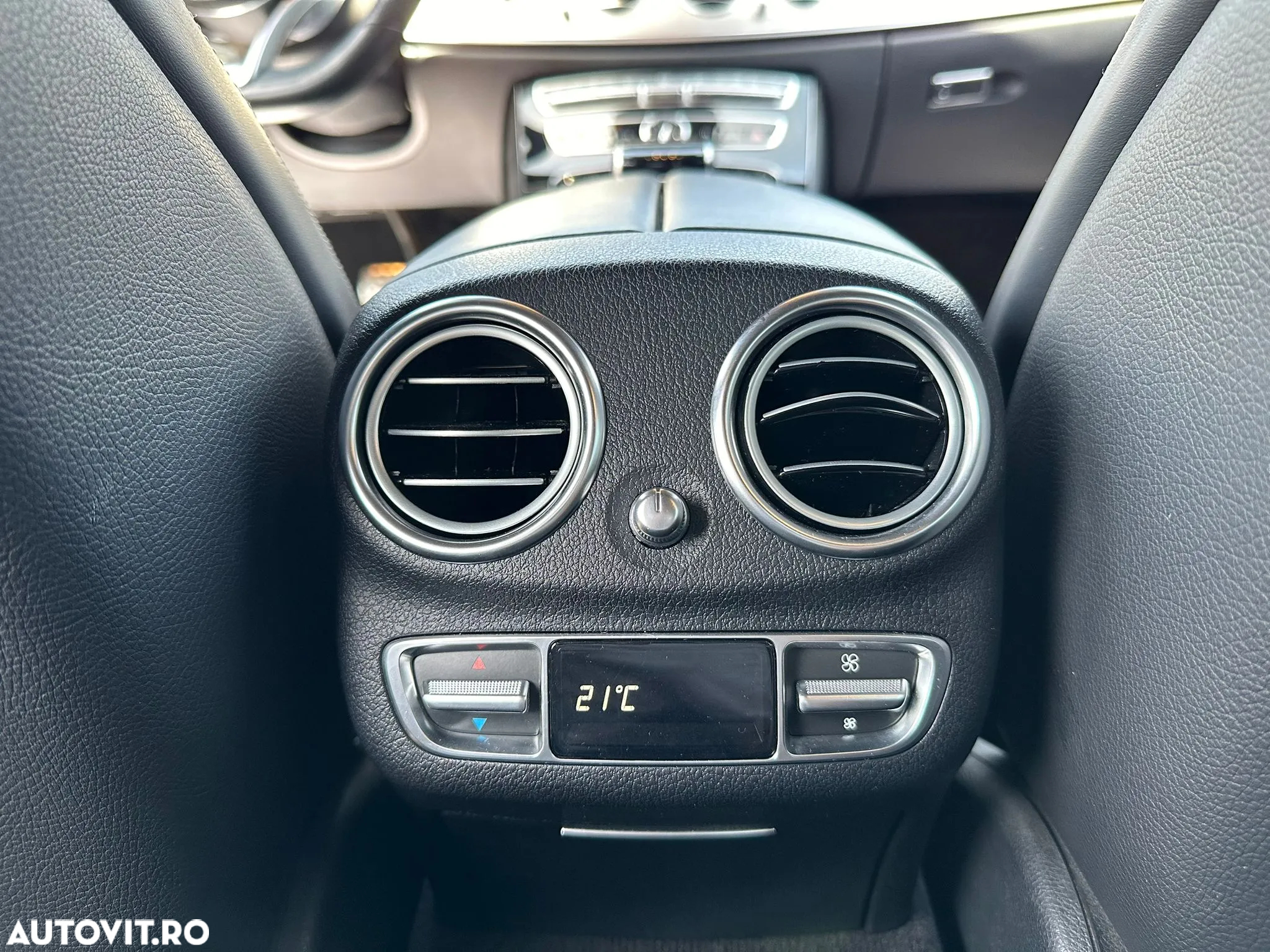 Mercedes-Benz E AMG 63 4Matic+ T 9G-TRONIC - 35