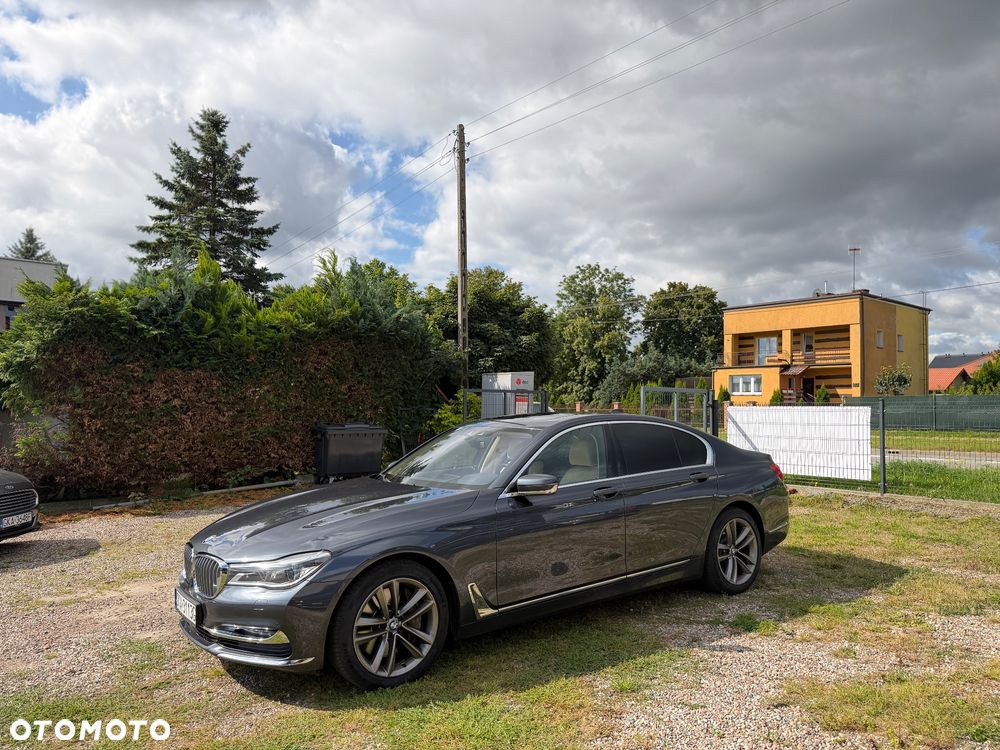 BMW Seria 7 750i xDrive - 10