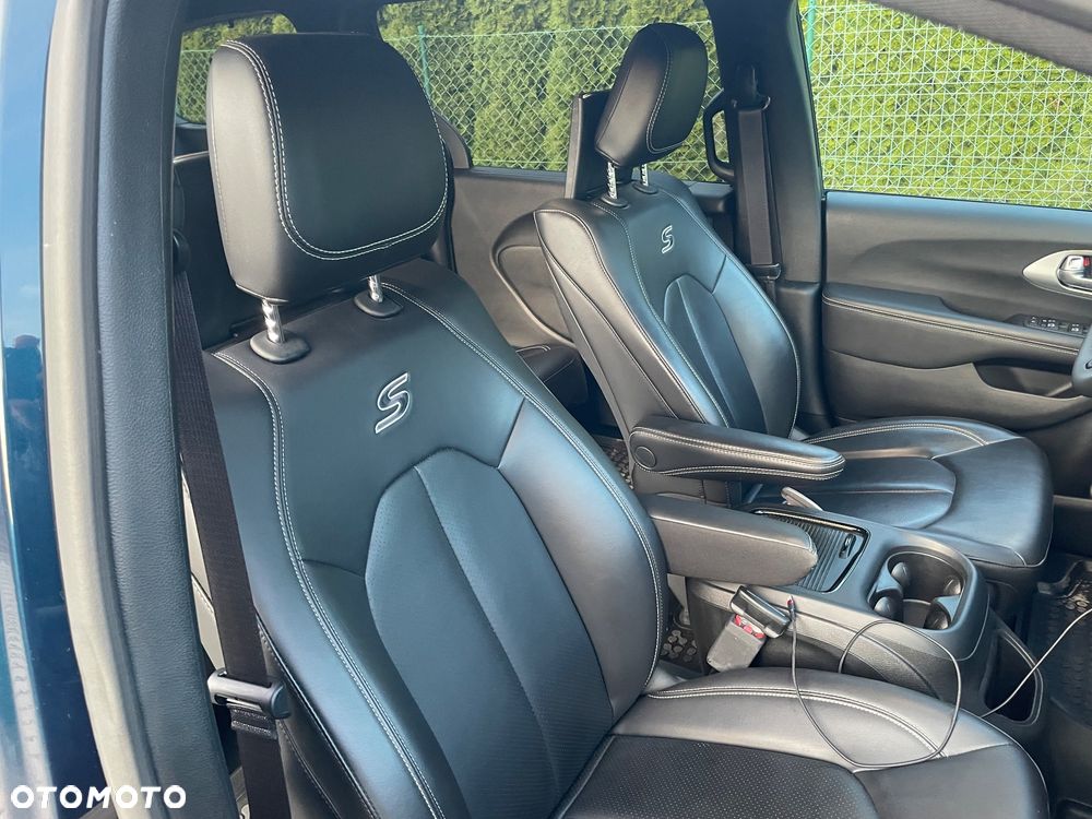 Chrysler Pacifica - 16