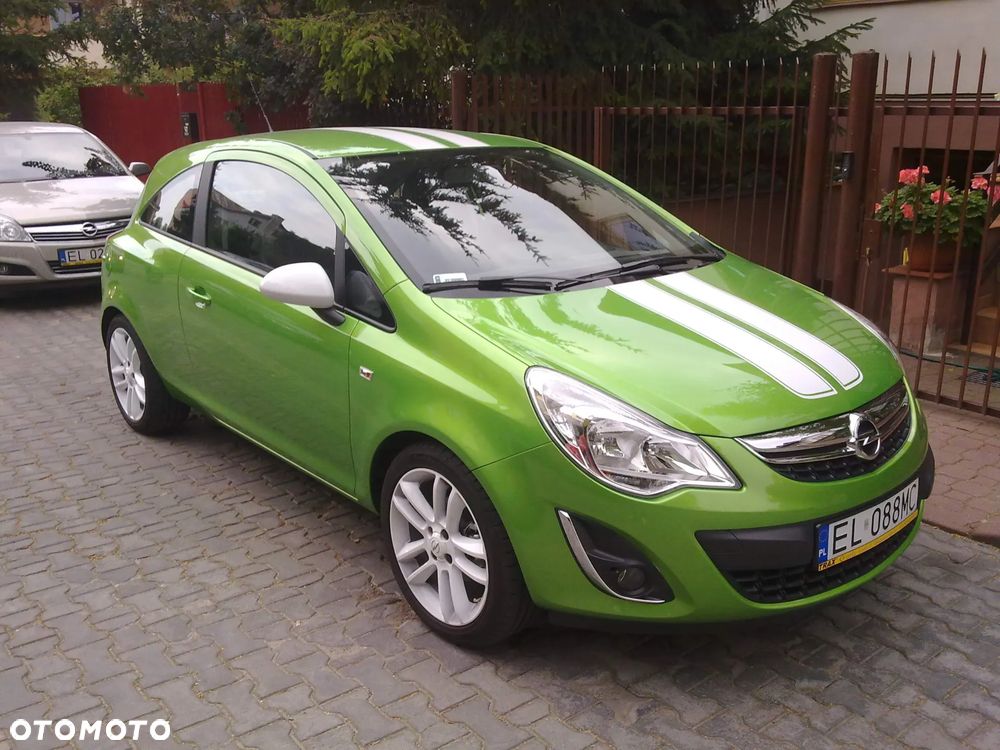 Opel Corsa 1.4 16V Cosmo - 2
