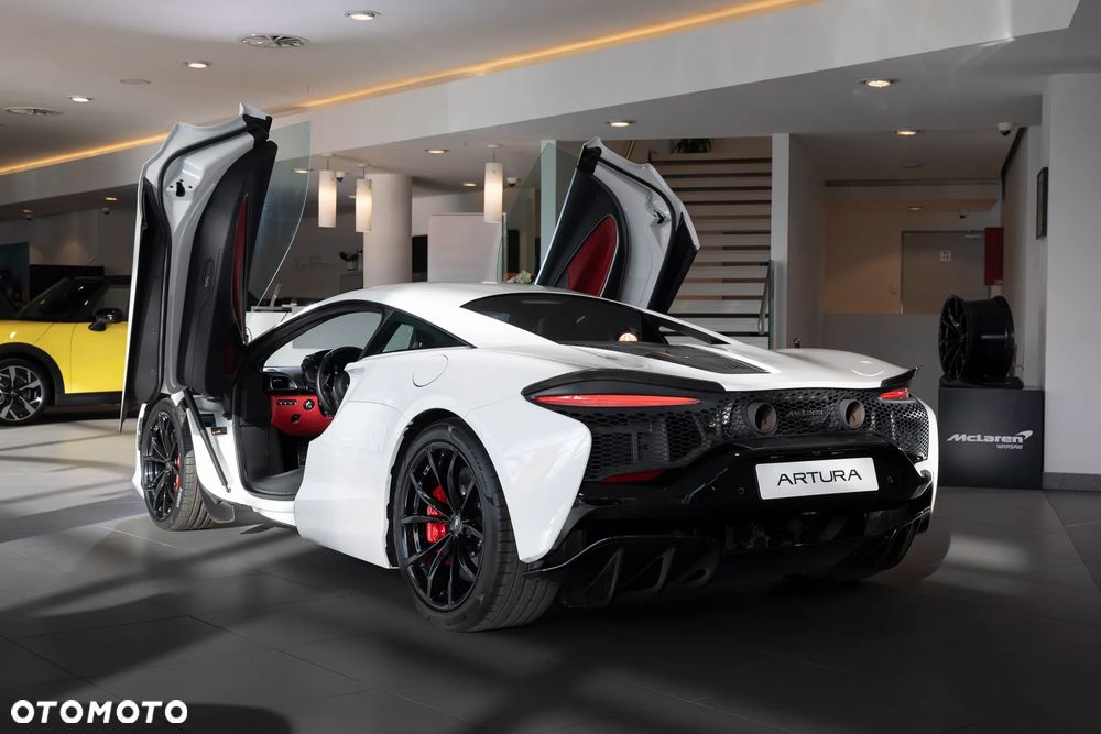 McLaren Artura - 3