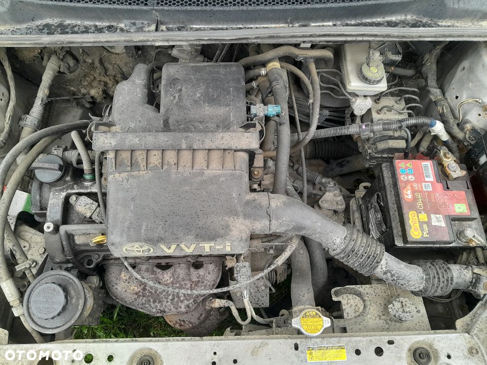 Toyota Yaris 1.0 Base - 6