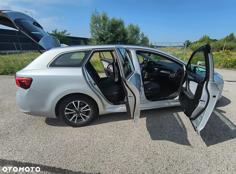Toyota Avensis 1.8 Premium - 3