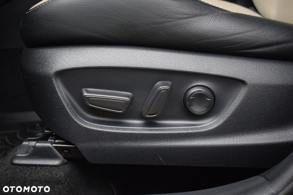Toyota C-HR 2.0 Hybrid Executive - 26