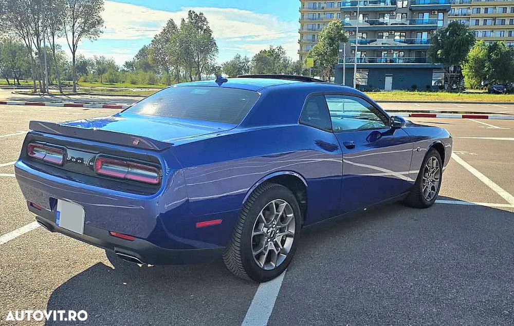 Dodge Challenger - 8