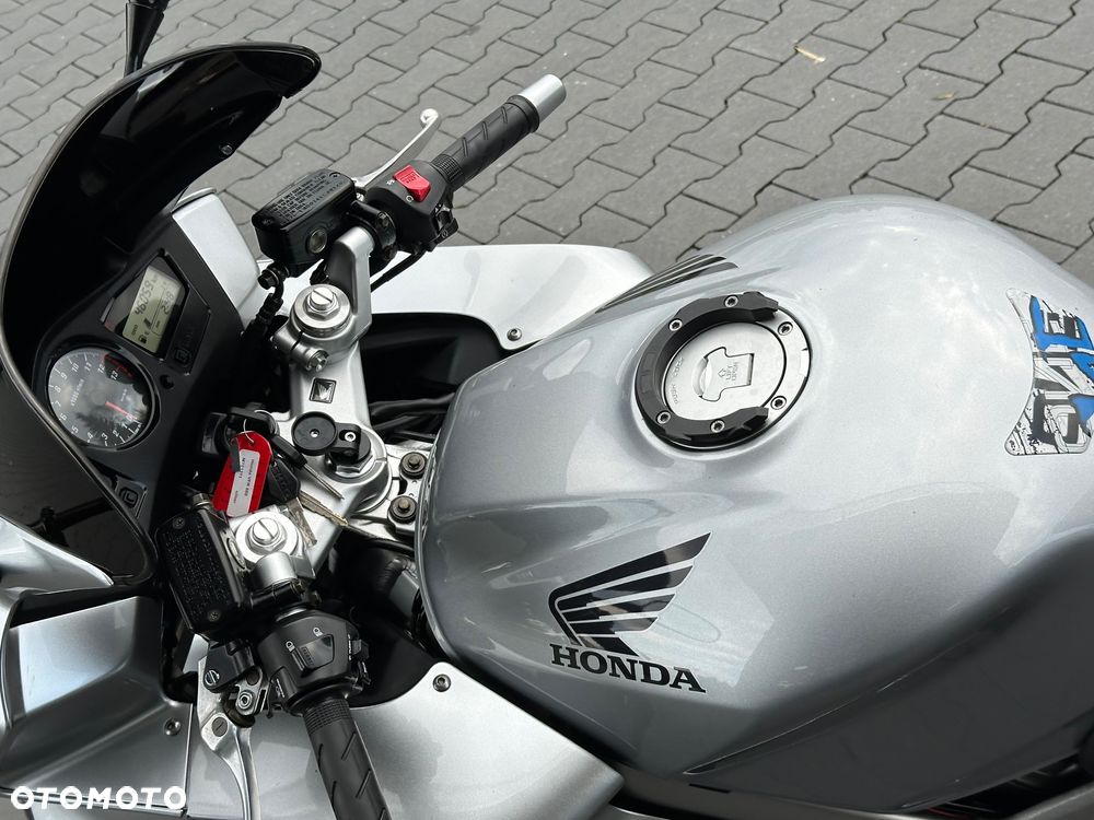 Honda VFR - 25