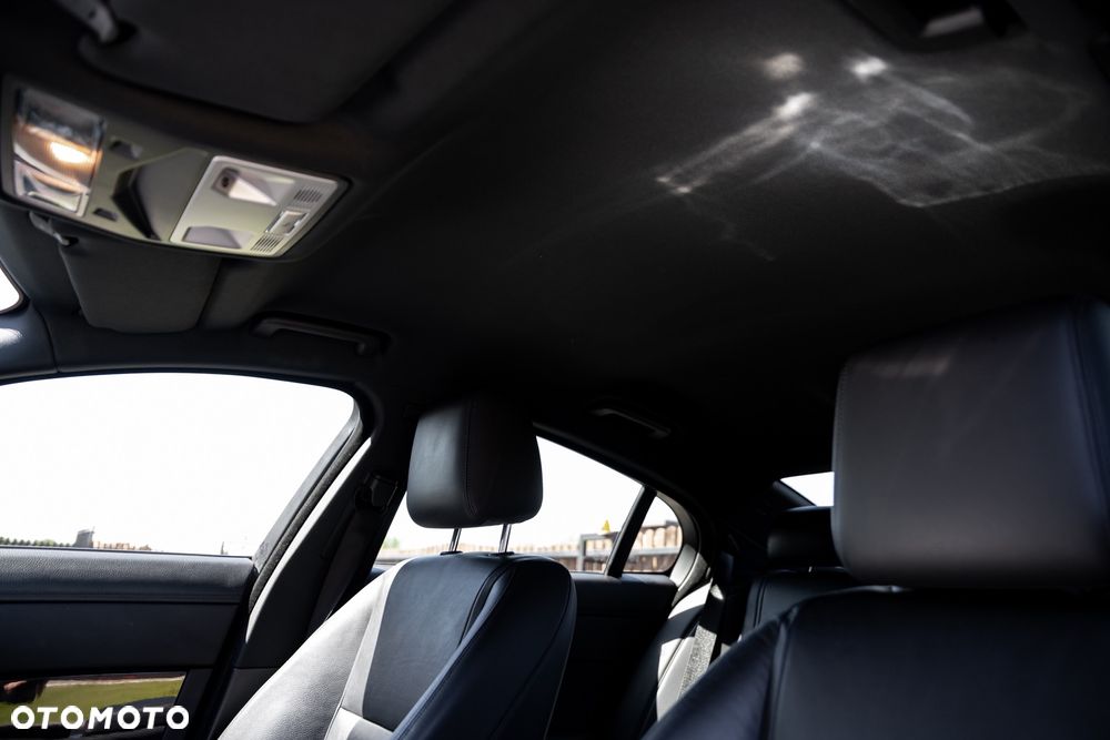 Jaguar XF 2.0 T Premium Luxury - 40