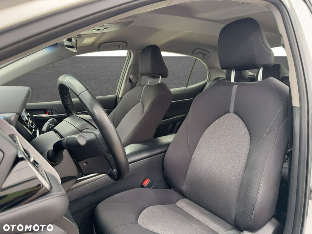 Toyota Camry - 10