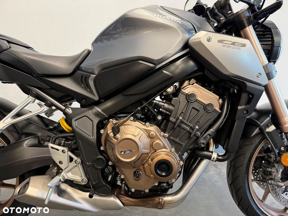 Honda CB - 12