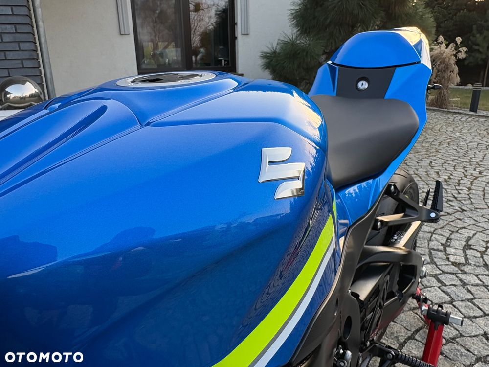 Suzuki GSX-R - 25