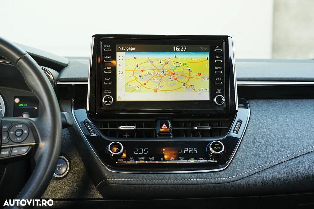 Toyota Corolla ver-1-8-hsd-dynamic - 10