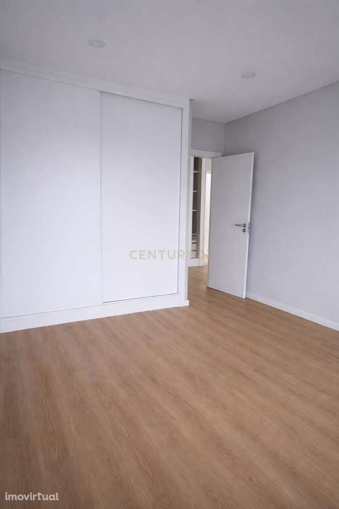 Apartamento Renovado T2 com Vista Panorâmica em Rio Tinto - Grande imagem: 5/12