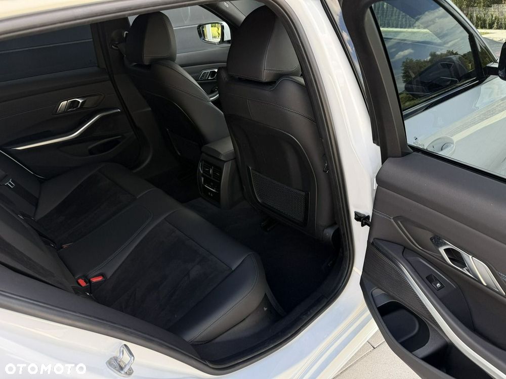 BMW Seria 3 320d xDrive M Sport Shadow sport - 15
