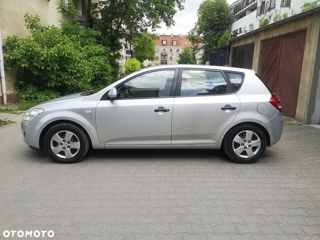 Kia Ceed - 1