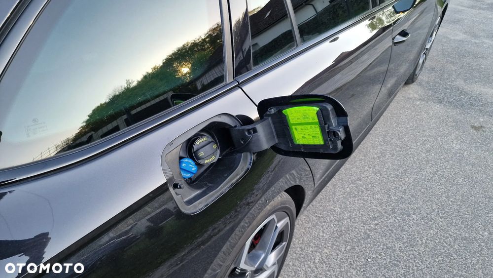Skoda Octavia 2.0 TDI DSG RS - 38